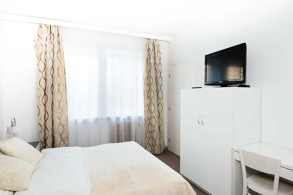 Villa Lulu 0*, Варшава